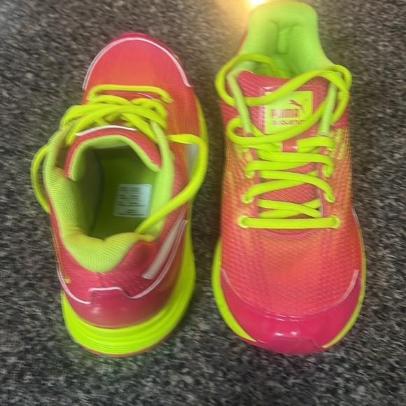 Puma girls running shoes. Sz-6 1/2 special - Picture 4 of 4